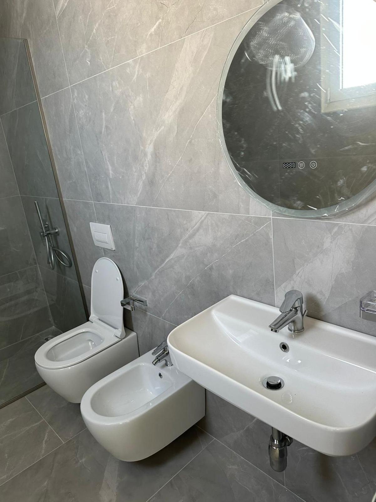 Vlorë Laid Hotel מראה חיצוני תמונה